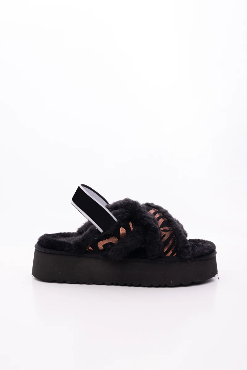 Smaibulun Ugg | Roar Wool Lined Criss-Cross Strap Slipper - Black - Image 11