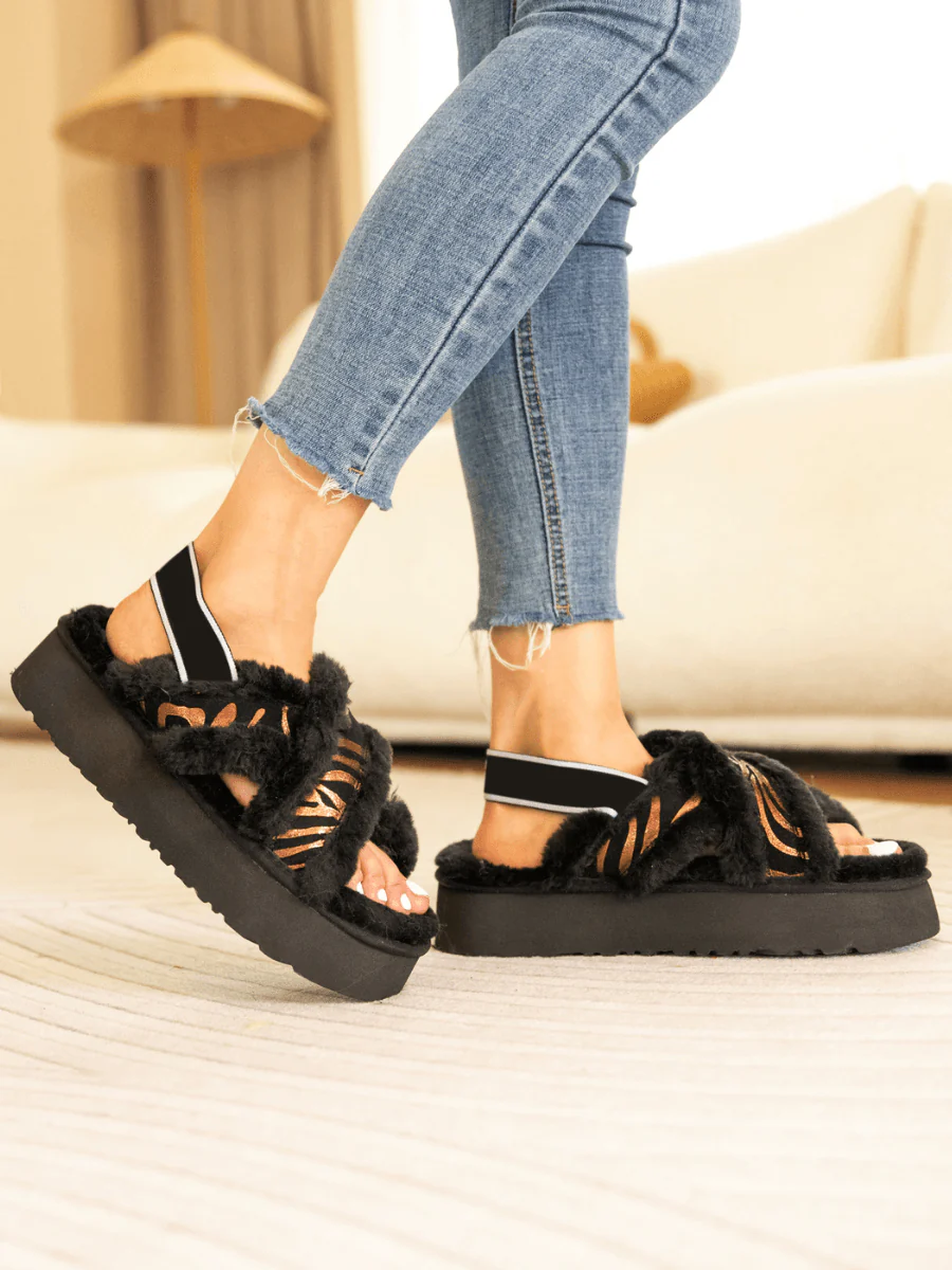 Smaibulun Ugg | Roar Wool Lined Criss-Cross Strap Slipper - Black - Image 4