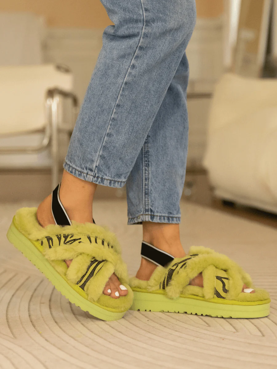 Smaibulun Ugg | Roar Wool Lined Criss-Cross Strap Slipper - Green - Image 4
