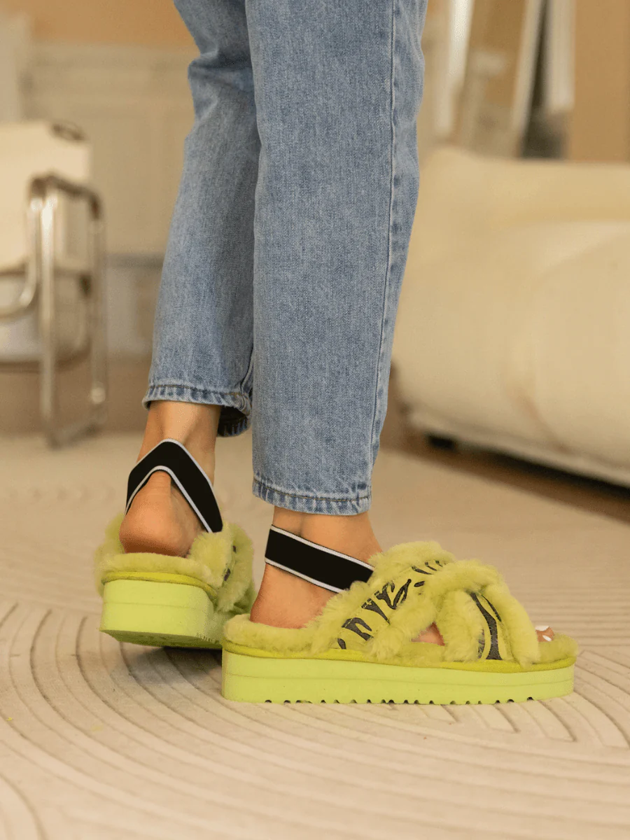 Smaibulun Ugg | Roar Wool Lined Criss-Cross Strap Slipper - Green - Image 7