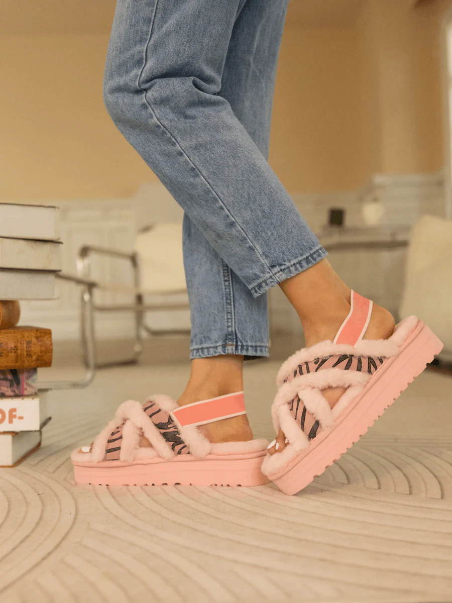 Smaibulun Ugg | Roar Wool Lined Criss-Cross Strap Slipper - Pink - Image 4