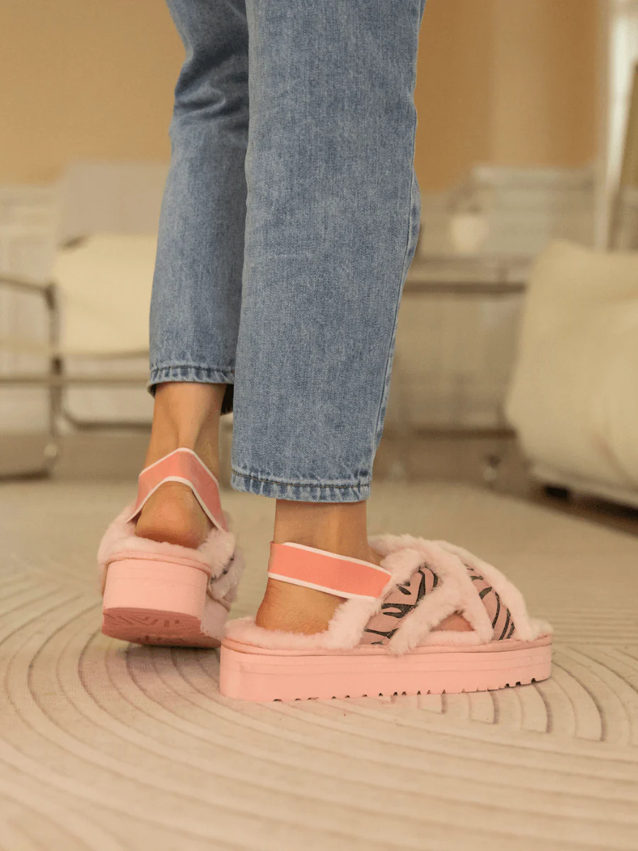 Smaibulun Ugg | Roar Wool Lined Criss-Cross Strap Slipper - Pink - Image 7