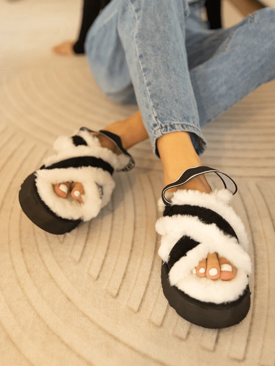 Smaibulun Ugg | Roar Wool Lined Criss-Cross Strap Slipper - White - Image 6
