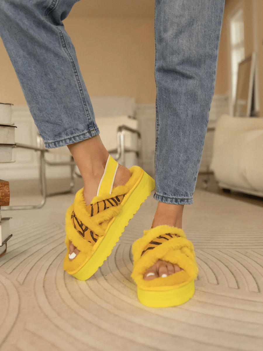 Smaibulun Ugg | Roar Wool Lined Criss-Cross Strap Slipper - Yellow - Image 3