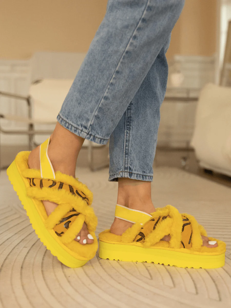 Smaibulun Ugg | Roar Wool Lined Criss-Cross Strap Slipper - Yellow - Image 5