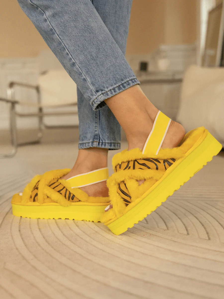 Smaibulun Ugg | Roar Wool Lined Criss-Cross Strap Slipper - Yellow - Image 7