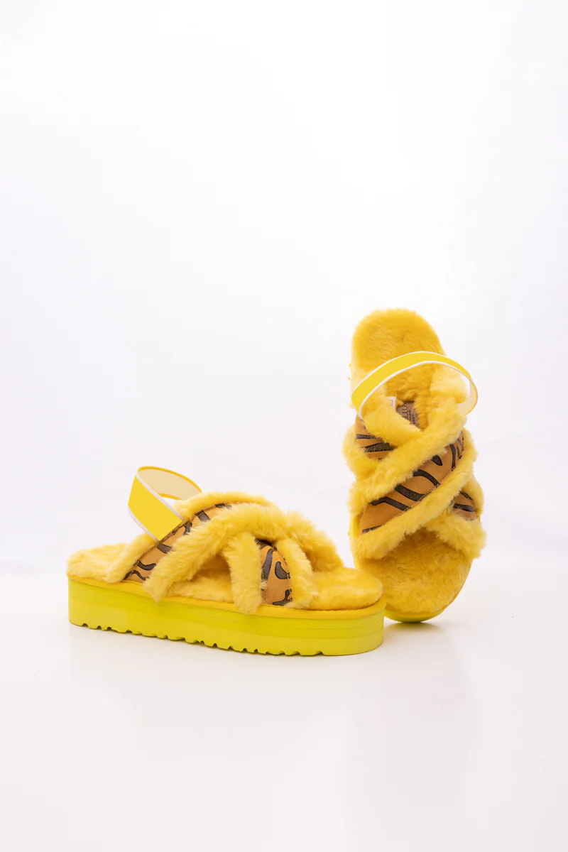Smaibulun Ugg | Roar Wool Lined Criss-Cross Strap Slipper - Yellow - Image 9