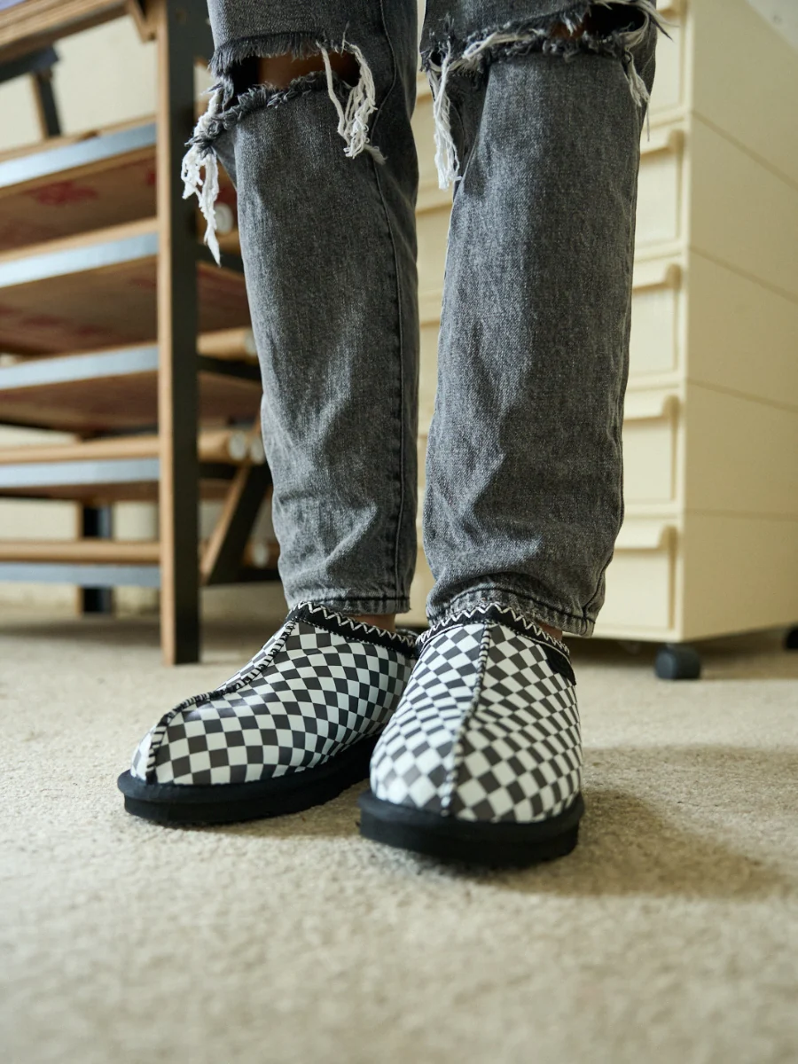 Smaibulun Ugg | Seasonal Cheers Plaid Bootie - Black - Image 2