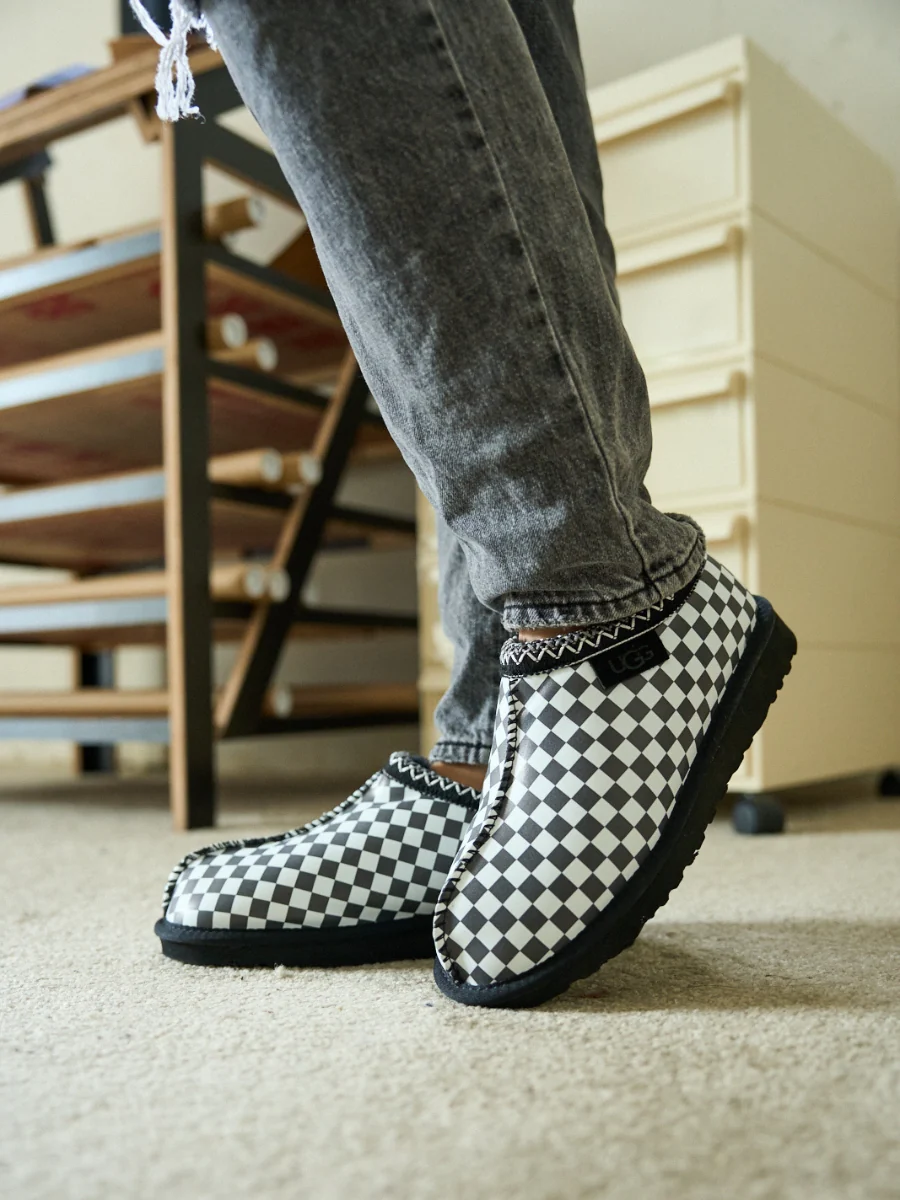 Smaibulun Ugg | Seasonal Cheers Plaid Bootie - Black - Image 4