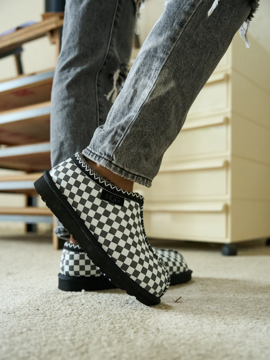Smaibulun Ugg | Seasonal Cheers Plaid Bootie - Black - Image 5