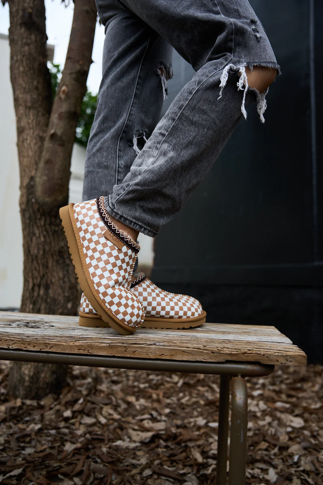 Smaibulun Ugg | Seasonal Cheers Plaid Bootie - Khaki - Image 7