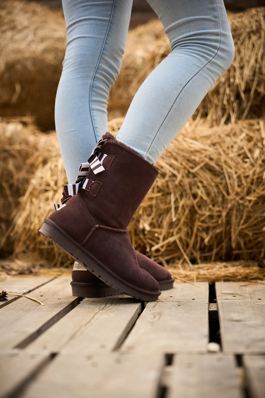 Smaibulun Ugg | Serenity Striped Bailey Bow Shearling Boots - Brown - Image 3