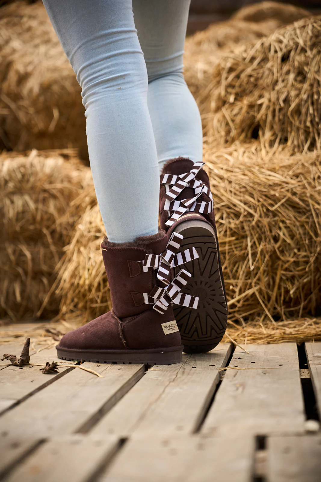 Smaibulun Ugg | Serenity Striped Bailey Bow Shearling Boots - Brown - Image 6