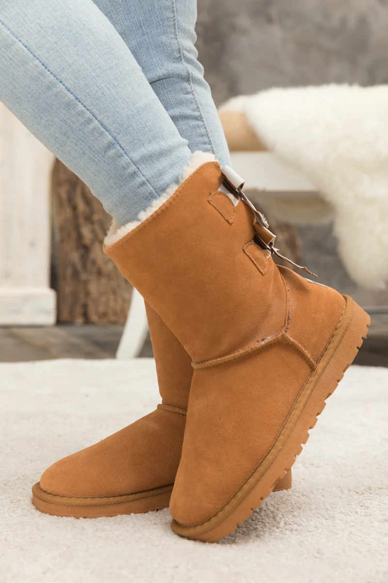 Smaibulun Ugg | Serenity Striped Bailey Bow Shearling Boots - Chestnut - Image 3