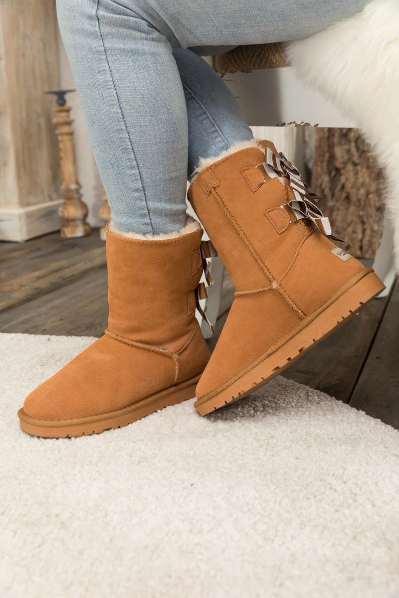 Smaibulun Ugg | Serenity Striped Bailey Bow Shearling Boots - Chestnut - Image 5