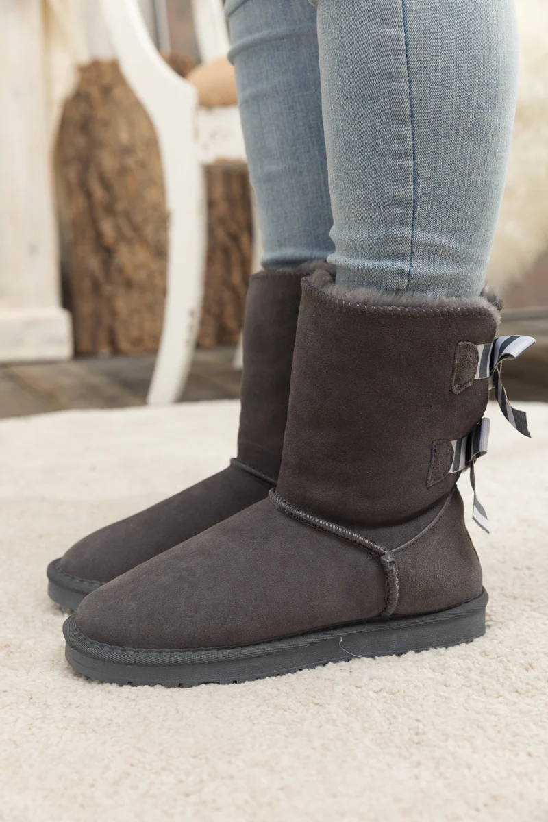 Smaibulun Ugg | Serenity Striped Bailey Bow Shearling Boots - Grey - Image 2