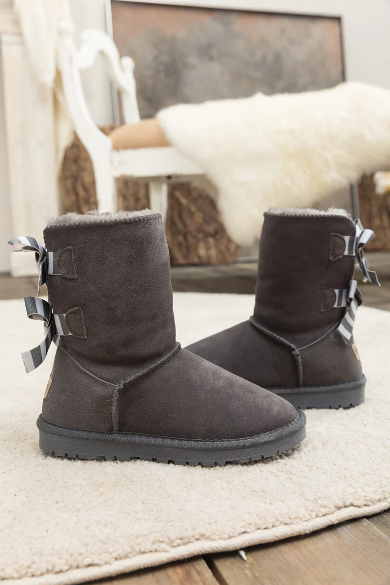 Smaibulun Ugg | Serenity Striped Bailey Bow Shearling Boots - Grey - Image 9
