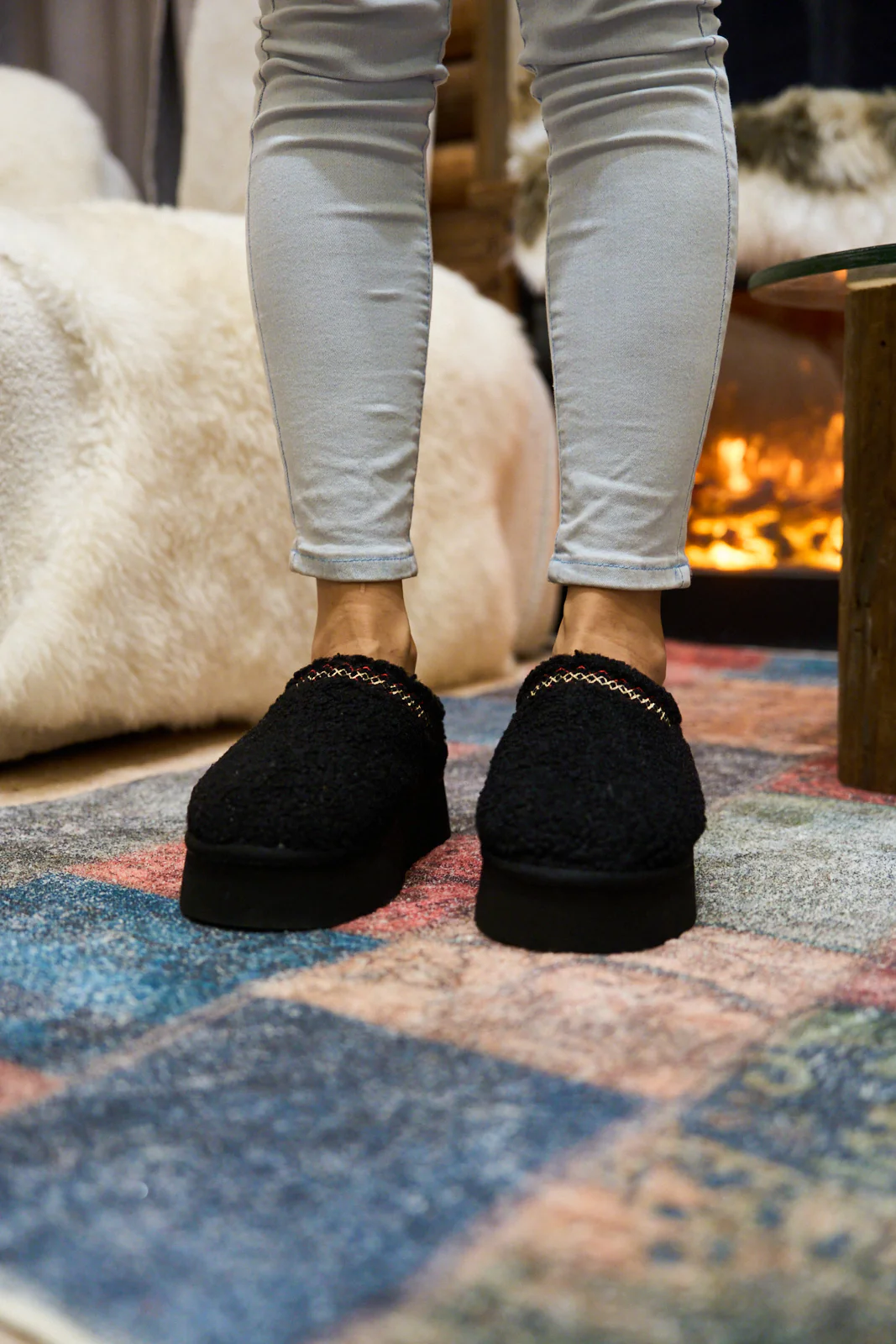 Smaibulun Ugg | Shepherd Tasman Platform Bootie - black - Image 4