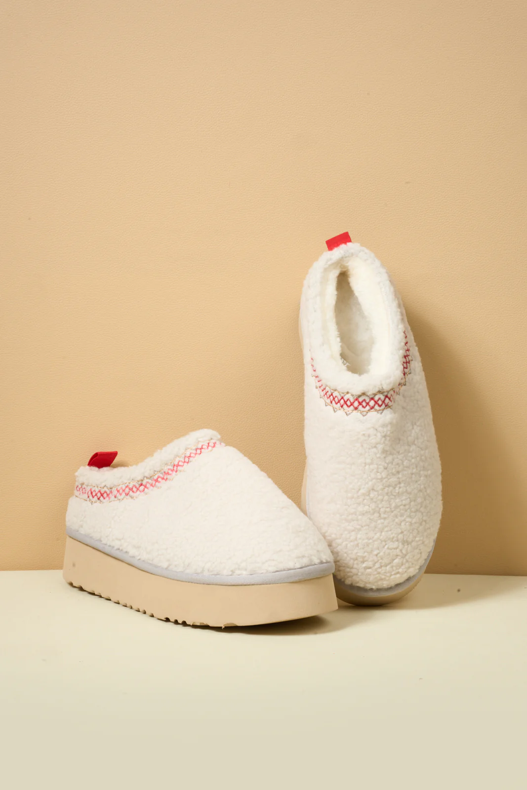 Smaibulun Ugg | Shepherd Tasman Platform Bootie - White - Image 10