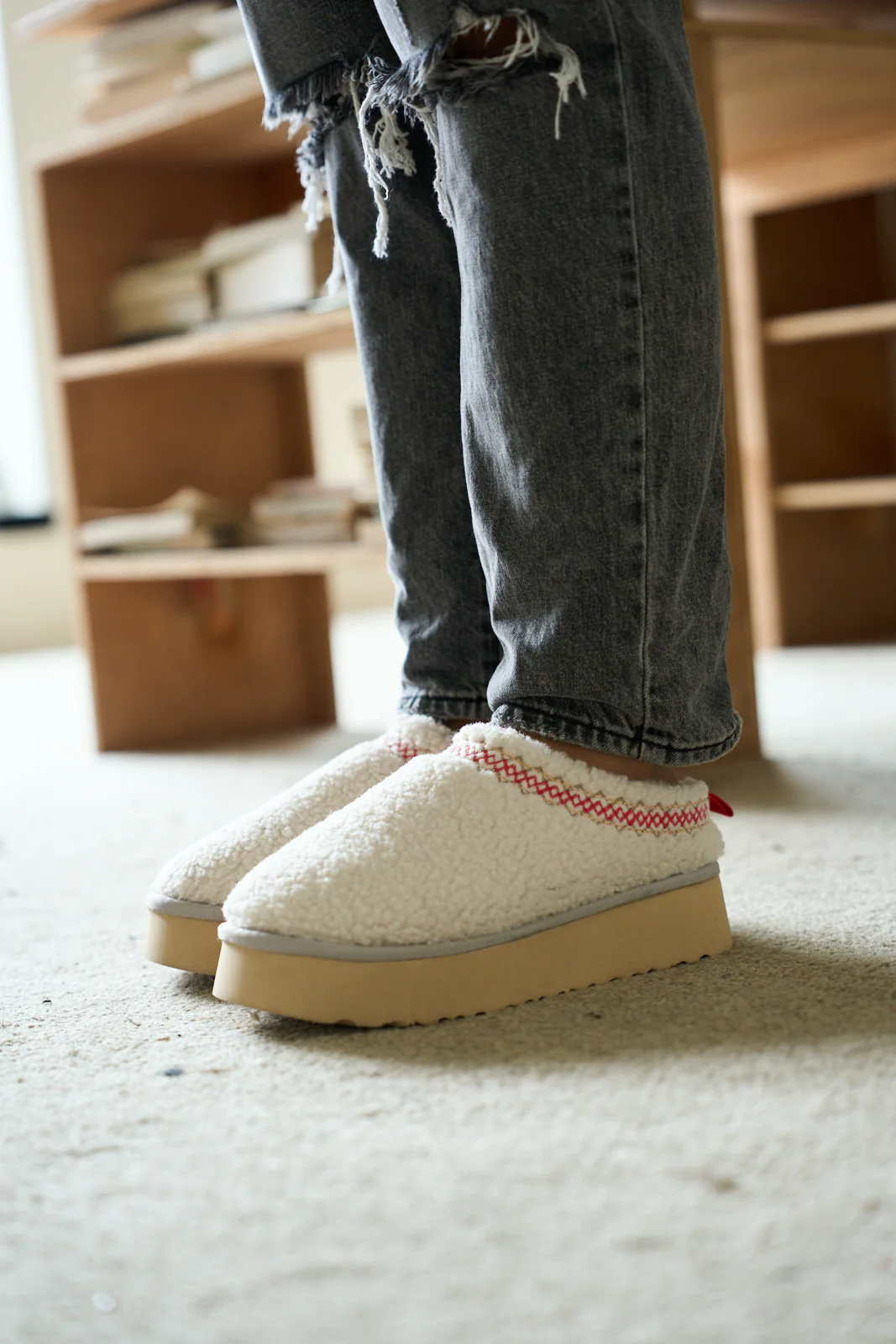 Smaibulun Ugg | Shepherd Tasman Platform Bootie - White - Image 3