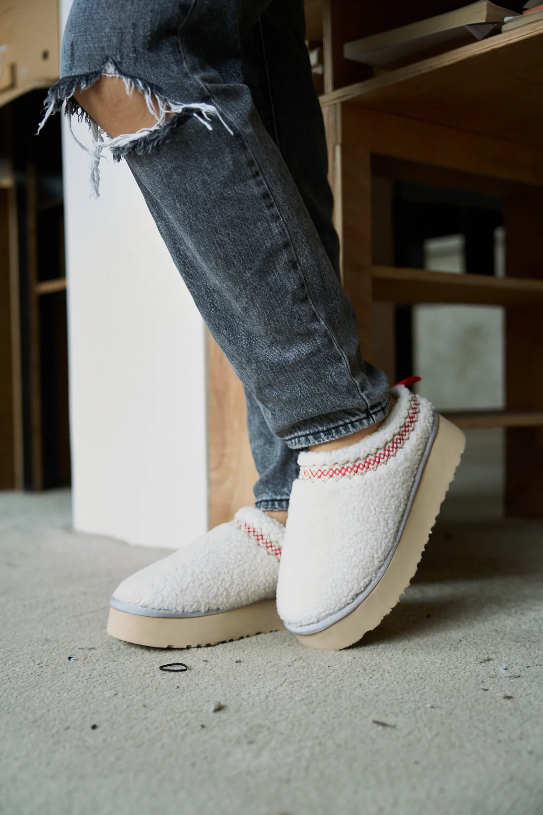 Smaibulun Ugg | Shepherd Tasman Platform Bootie - White - Image 5