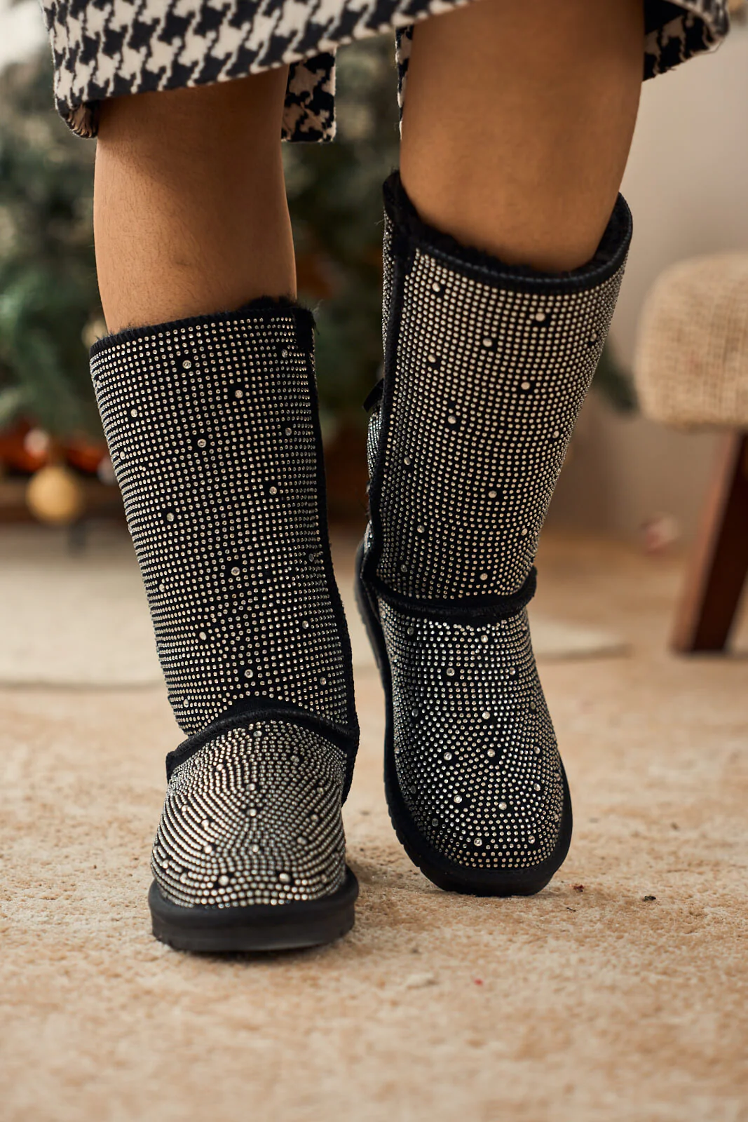 SMAIBULUN Ugg | Swifties Diamond Stage Ribbon Bows Suede Boots - black - Image 2