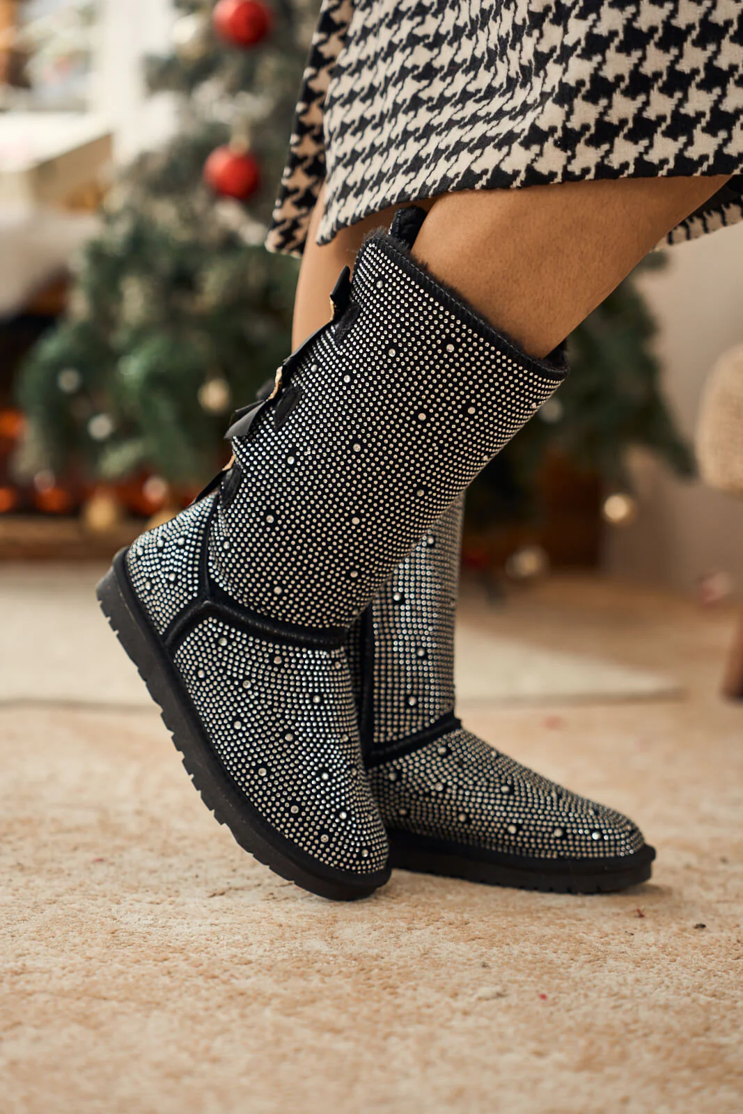 SMAIBULUN Ugg | Swifties Diamond Stage Ribbon Bows Suede Boots - black - Image 3