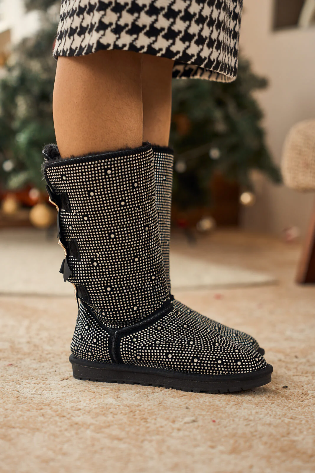 SMAIBULUN Ugg | Swifties Diamond Stage Ribbon Bows Suede Boots - black - Image 4
