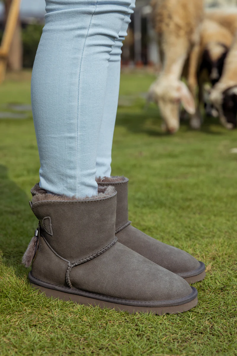 SMAIBULUN Ugg | TAIL BOW BACK SUEDE BOOT - GREY - Image 9
