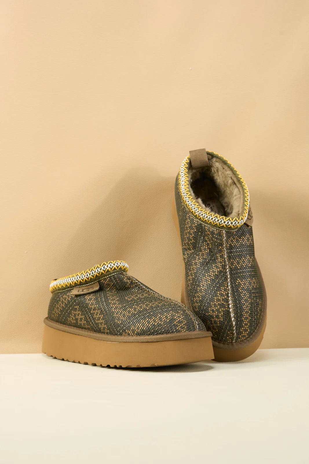 Smaibulun Ugg | Tasman in Labyrinth Platform Bootie - Olive - Image 10
