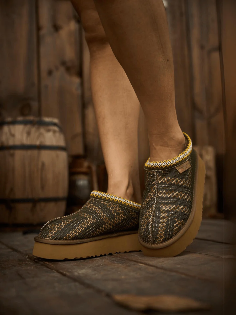 Smaibulun Ugg | Tasman in Labyrinth Platform Bootie - Olive - Image 2