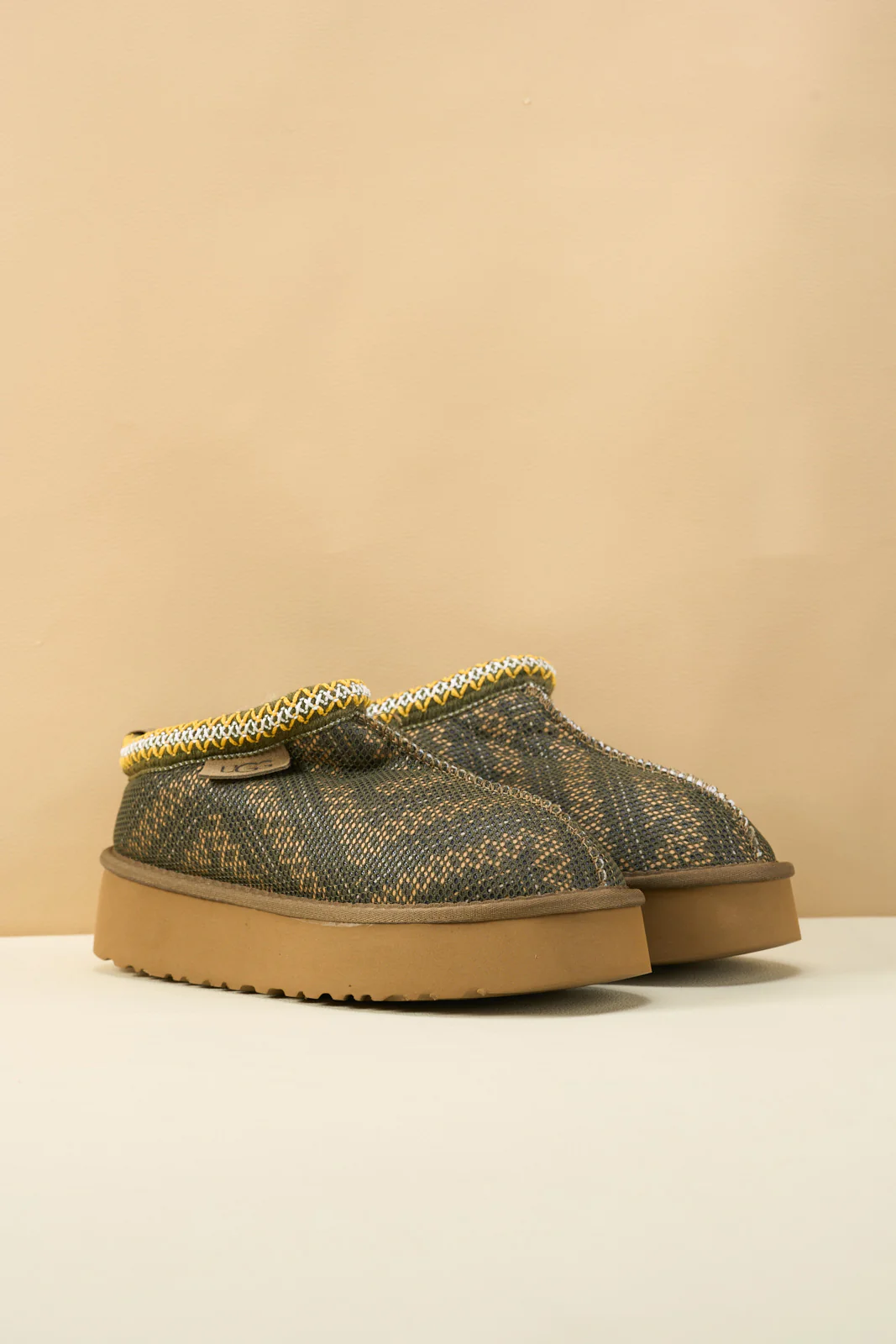 Smaibulun Ugg | Tasman in Labyrinth Platform Bootie - Olive - Image 9