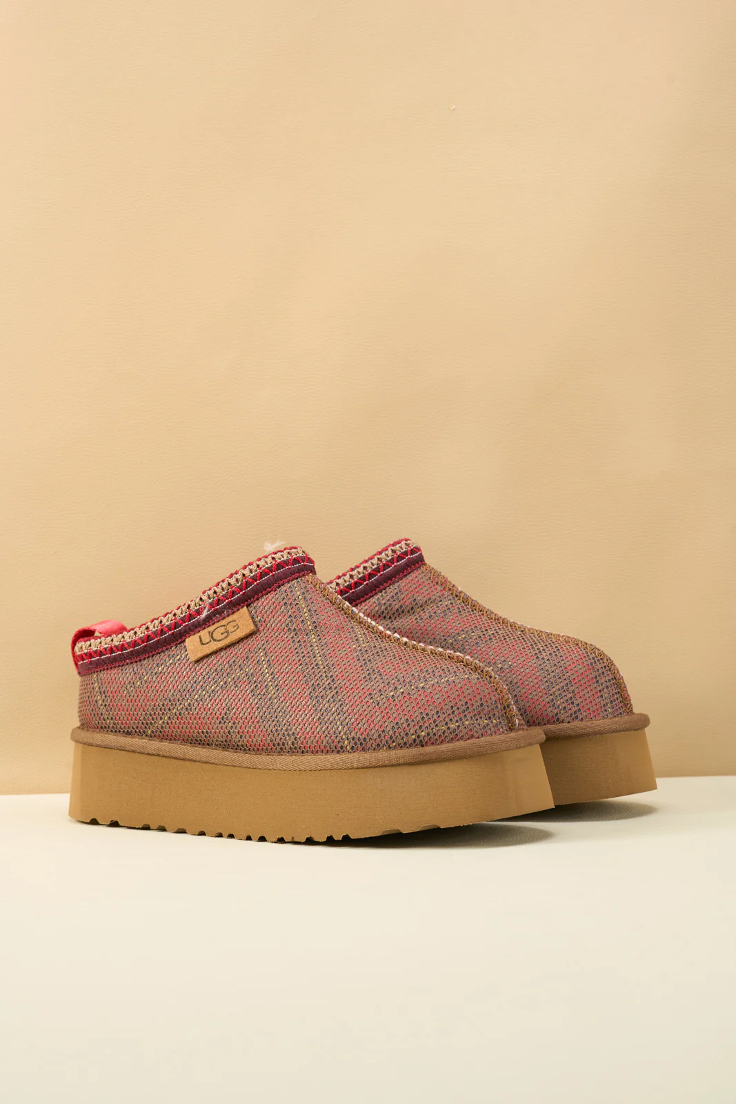 Smaibulun Ugg | Tasman in Labyrinth Platform Bootie - Red - Image 10