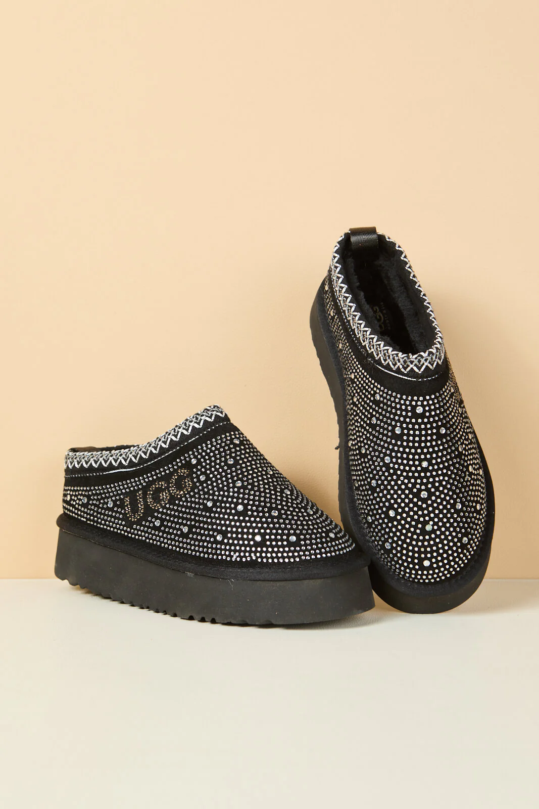 Smaibulun Ugg | Tassie Swifty Diamond Platform Boot - black - Image 11