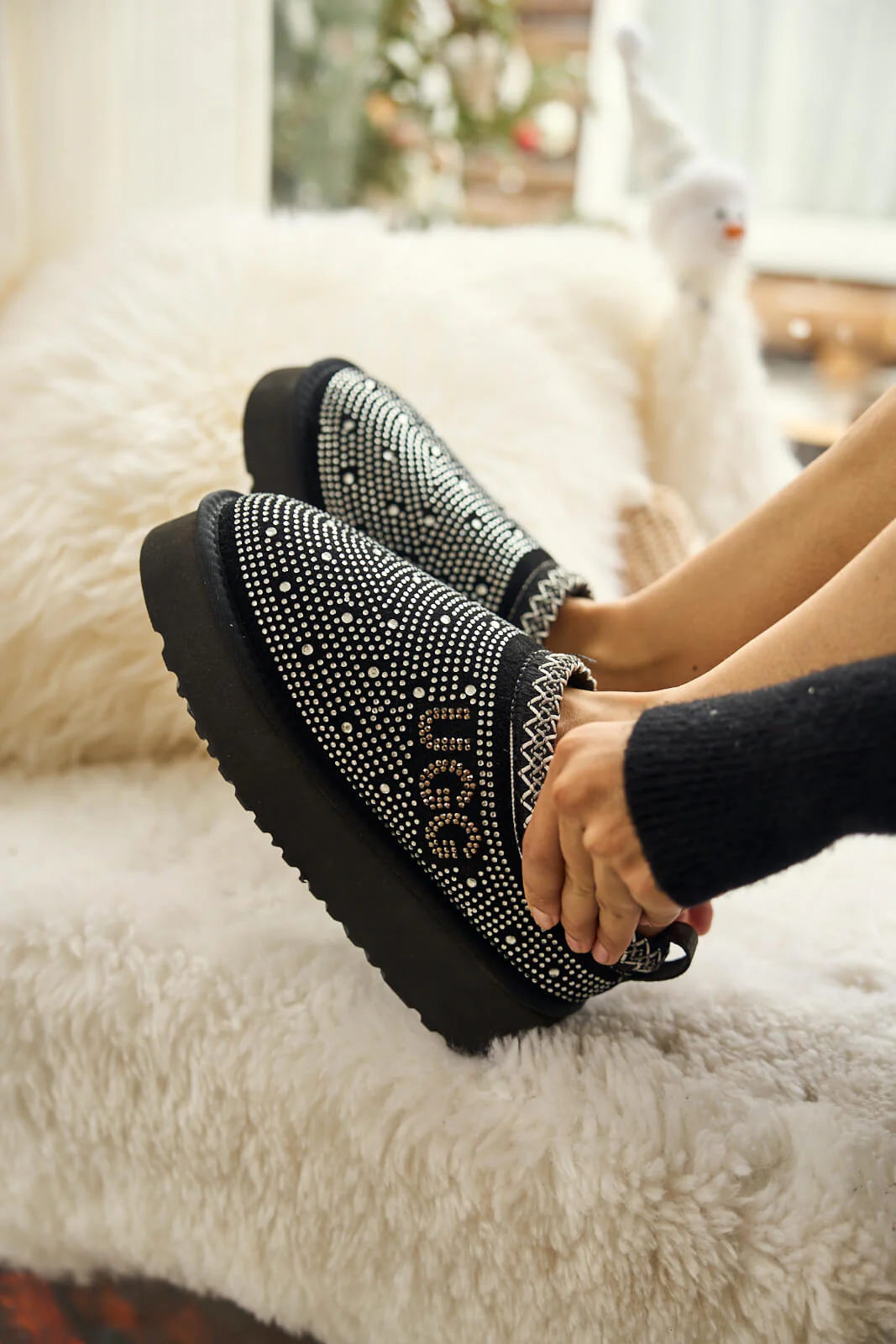 Smaibulun Ugg | Tassie Swifty Diamond Platform Boot - black - Image 3