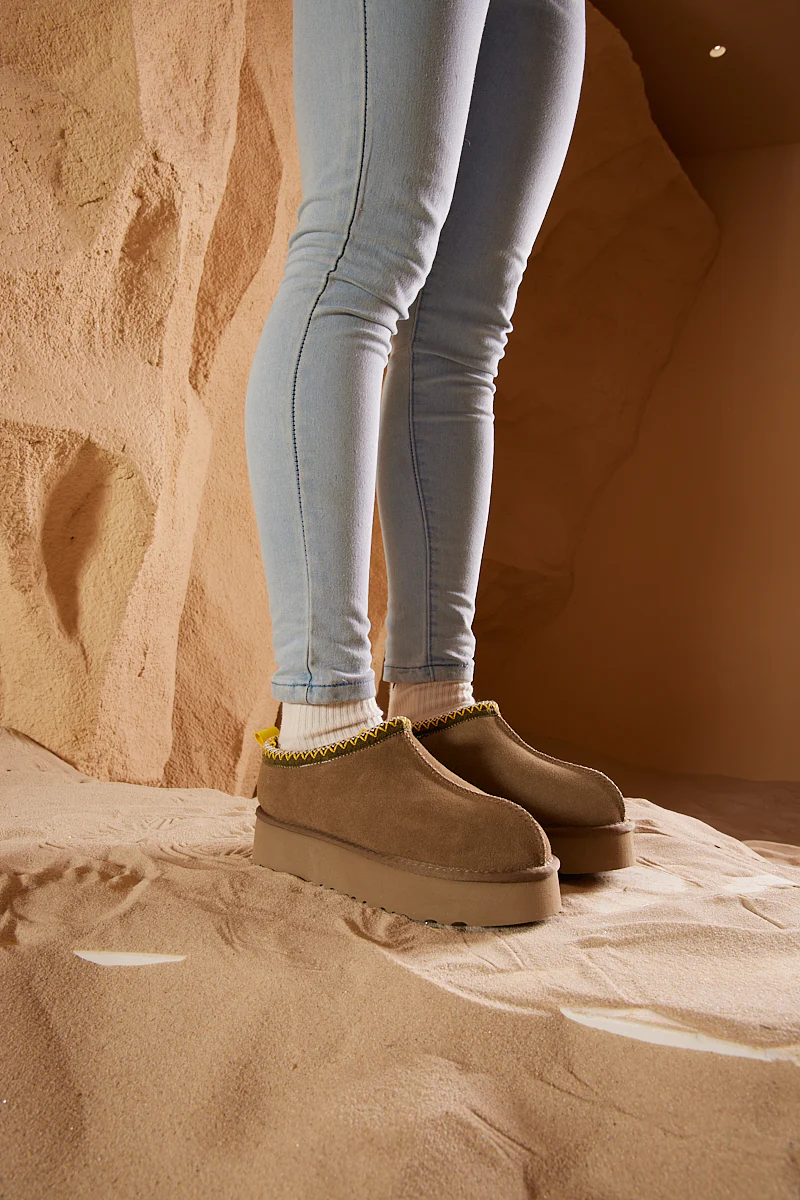 Smaibulun Ugg | Tassie X Tasman Platform Slipper Boot - Olive - Image 2