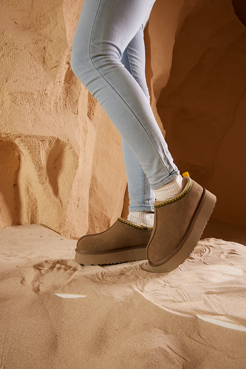 Smaibulun Ugg | Tassie X Tasman Platform Slipper Boot - Olive - Image 3