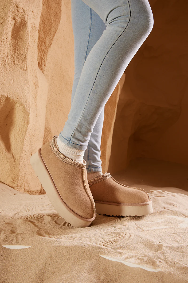 Smaibulun Ugg | Tassie X Tasman Platform Slipper Boot - Sand - Image 3