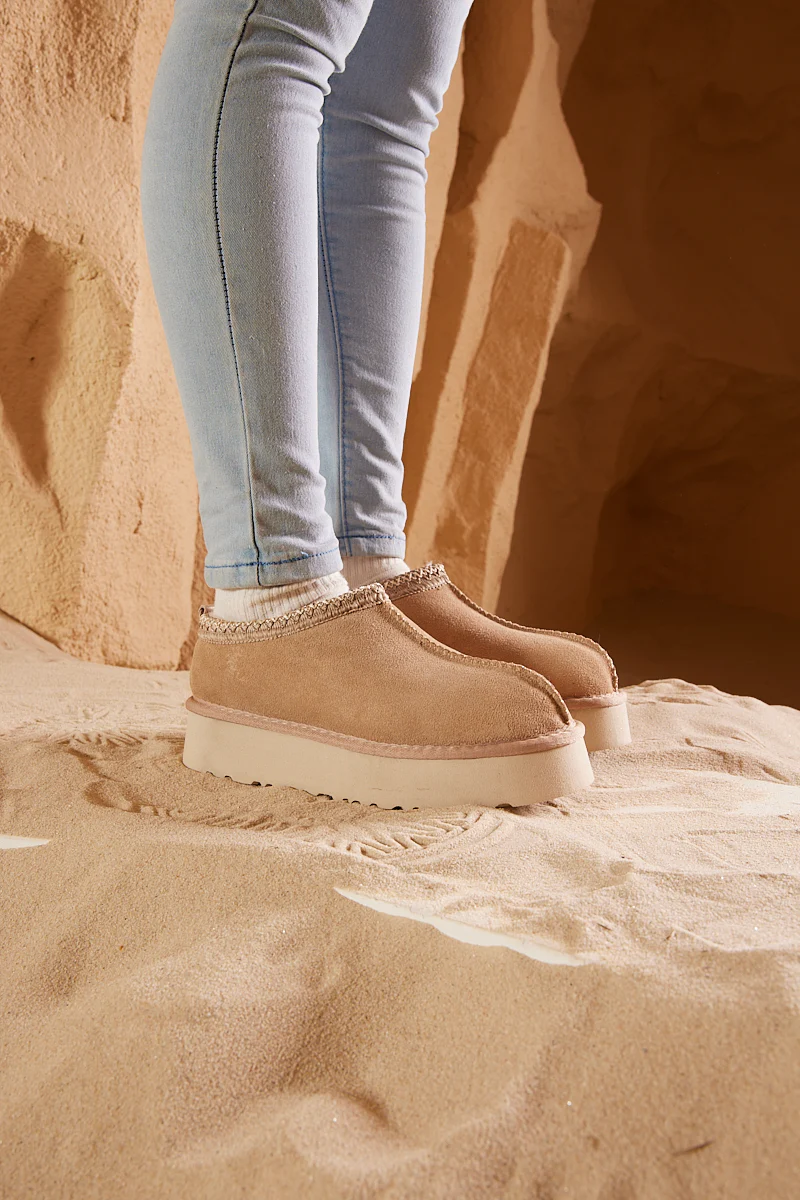 Smaibulun Ugg | Tassie X Tasman Platform Slipper Boot - Sand - Image 4