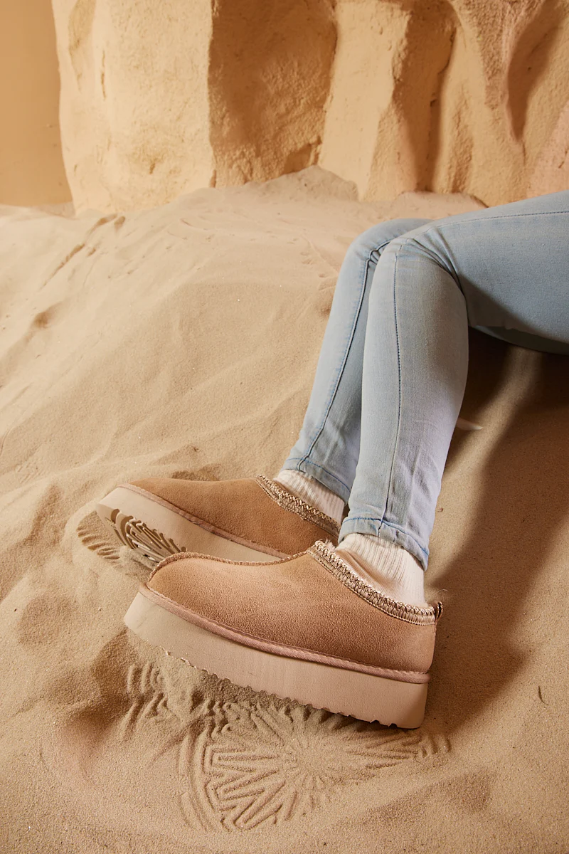 Smaibulun Ugg | Tassie X Tasman Platform Slipper Boot - Sand - Image 6