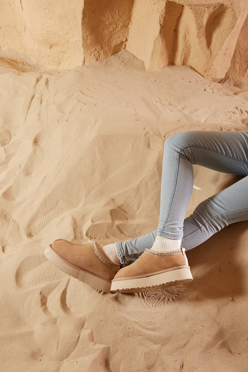 Smaibulun Ugg | Tassie X Tasman Platform Slipper Boot - Sand - Image 7