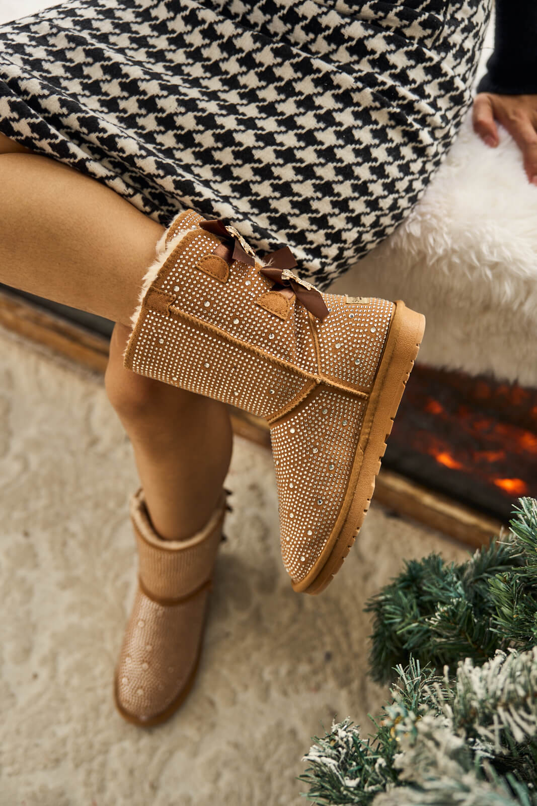 SMAIBULUN Ugg | Tay Tay Shine On Stage Diamond Bows Suede Boots - chestnut - Image 6