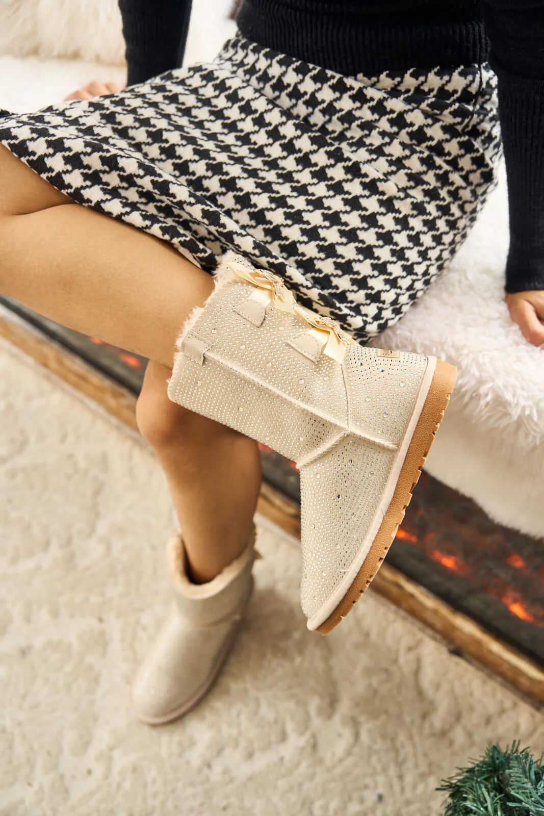 SMAIBULUN Ugg | Tay Tay Shine On Stage Diamond Bows Suede Boots - cream - Image 8