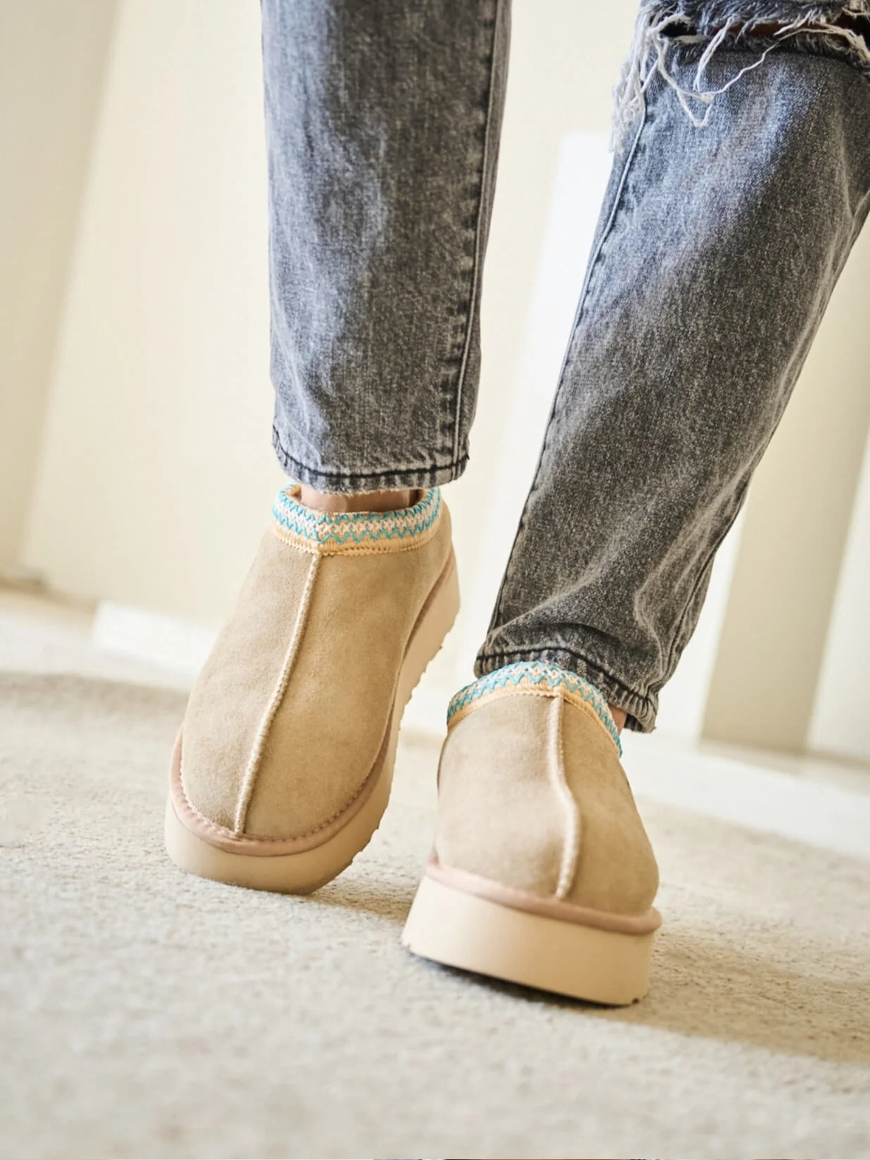 Smaibulun Ugg | Tazzy Mini Platform Low Ankle Slippers - neutral - Image 2