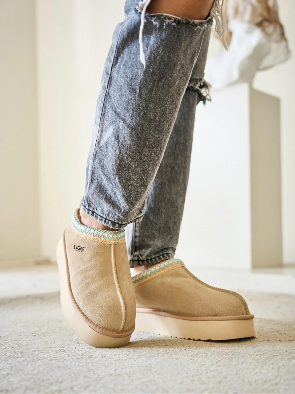 Smaibulun Ugg | Tazzy Mini Platform Low Ankle Slippers - neutral - Image 3