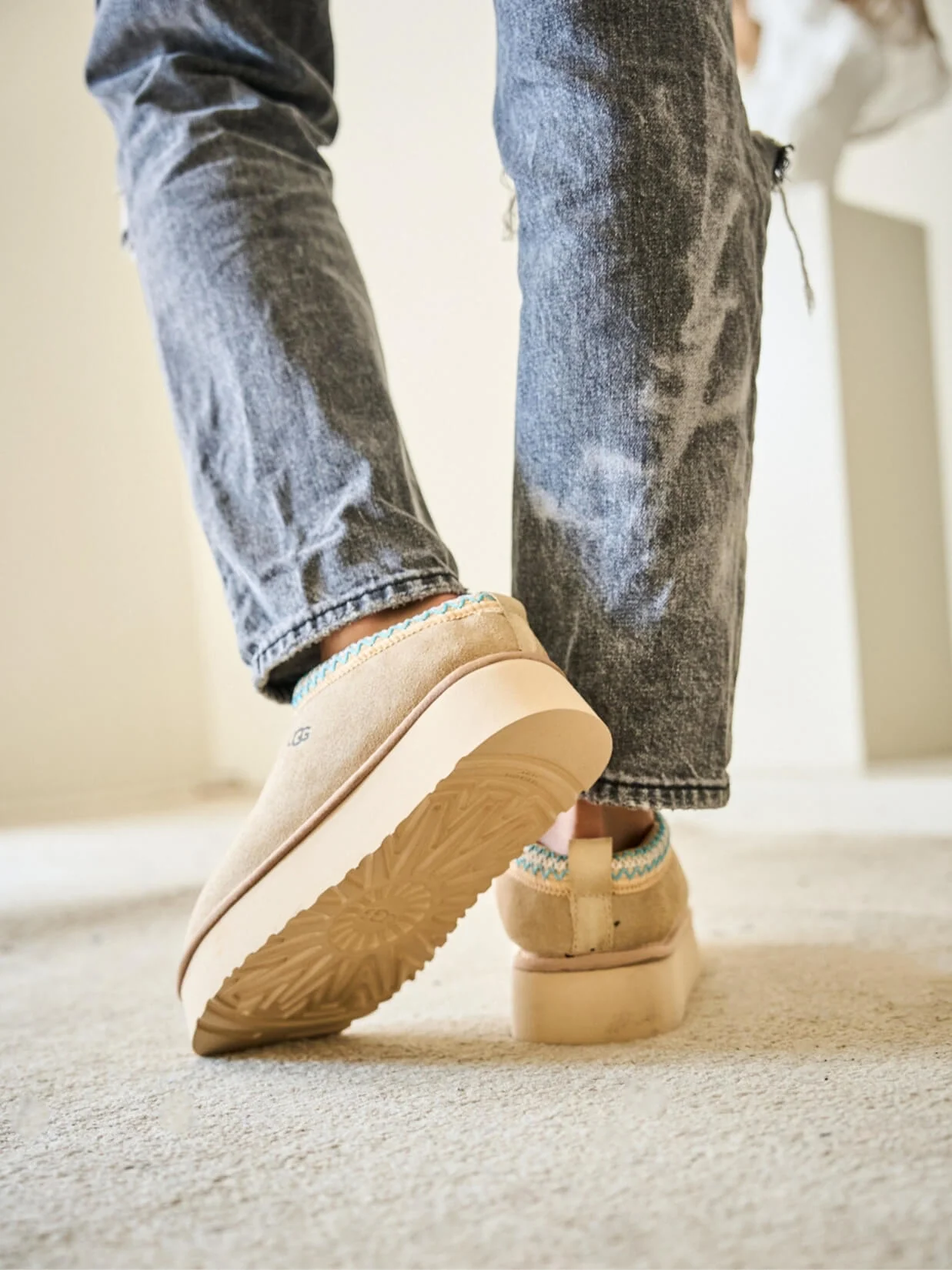 Smaibulun Ugg | Tazzy Mini Platform Low Ankle Slippers - neutral - Image 6
