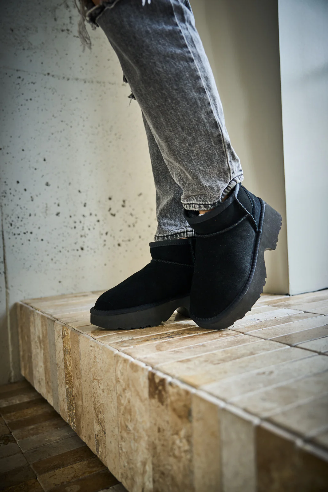 SMAIBULUN Ugg | Ultimate Platform Ankle Boots - black - Image 4