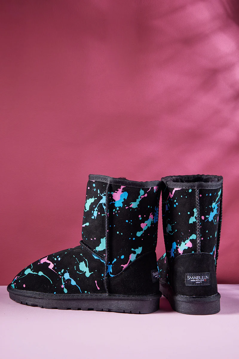 Smaibulun Ugg | Valerie Graffiti Patterned Shearling Boots - Black - Image 10