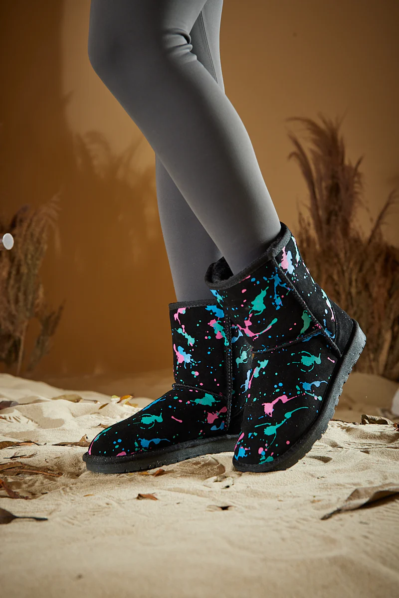 Smaibulun Ugg | Valerie Graffiti Patterned Shearling Boots - Black - Image 3