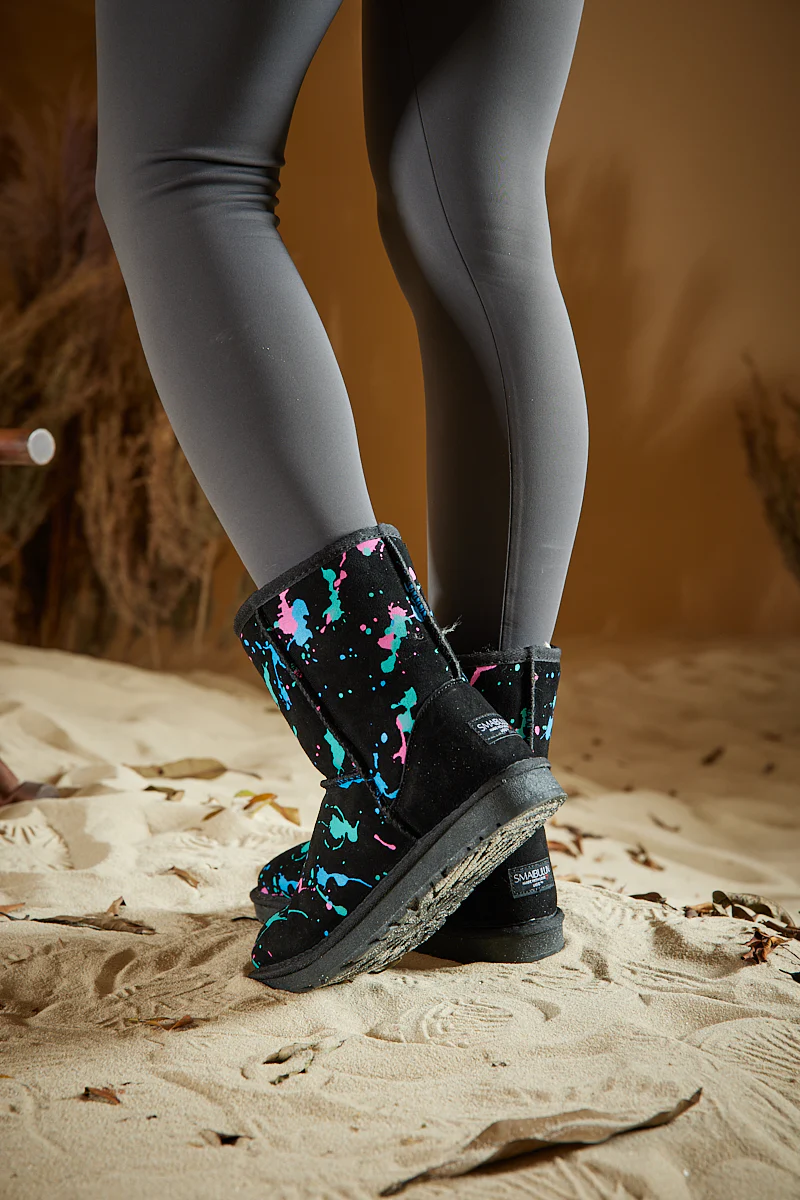 Smaibulun Ugg | Valerie Graffiti Patterned Shearling Boots - Black - Image 5